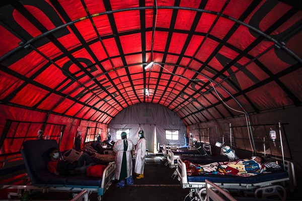 보고르의 병원에 설치된 코로나 병상 텐트 / 사진= AFP, 연합뉴스 제공