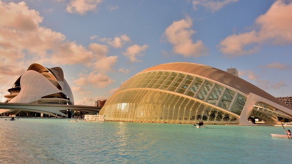 조개껍질과 고래를 형상화한 시티 오브 아츠 앤 사이언스의 건물들