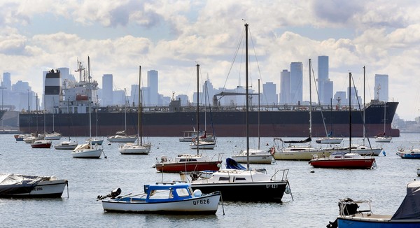 사진=AFP/연합뉴스, 멜버른 항에 정박된 선박들