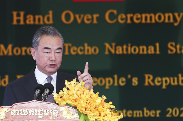 사진=AP/연합뉴스, 중국 외교부 왕이 장관