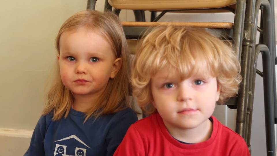 [햐틀리 모델 유치원에서 수업 중인 아이들, 사진=유튜브'the christian science monitor']