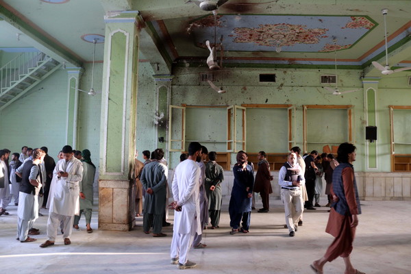 [사진=테러가 발생한 모스크 내부, EPA/연합뉴스]