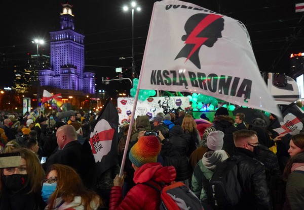 [사진=폴란드의 '여성 파업', AFP/연합뉴스]