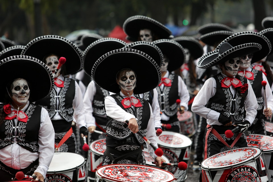 [사진=2019년 멕시코의 망자의 날 거리 행진, 연합뉴스]