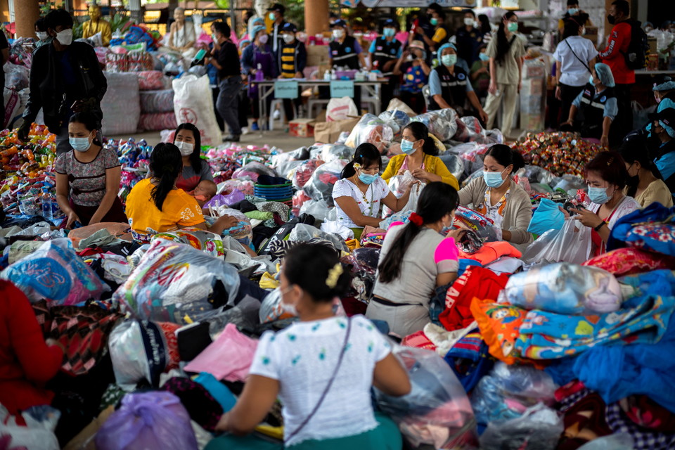 [태국으로 몸을 피한 피난민들, 사진=로이터/연합뉴스]