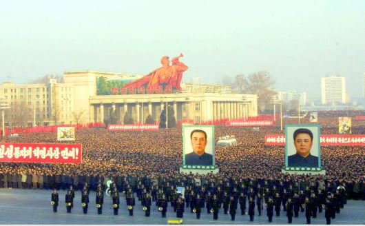 [지난 2003년 1월 11일 평양에서 열린 핵확산금지조약 탈퇴 지지 100만명 군중대회 모습. 사진=연합뉴스]