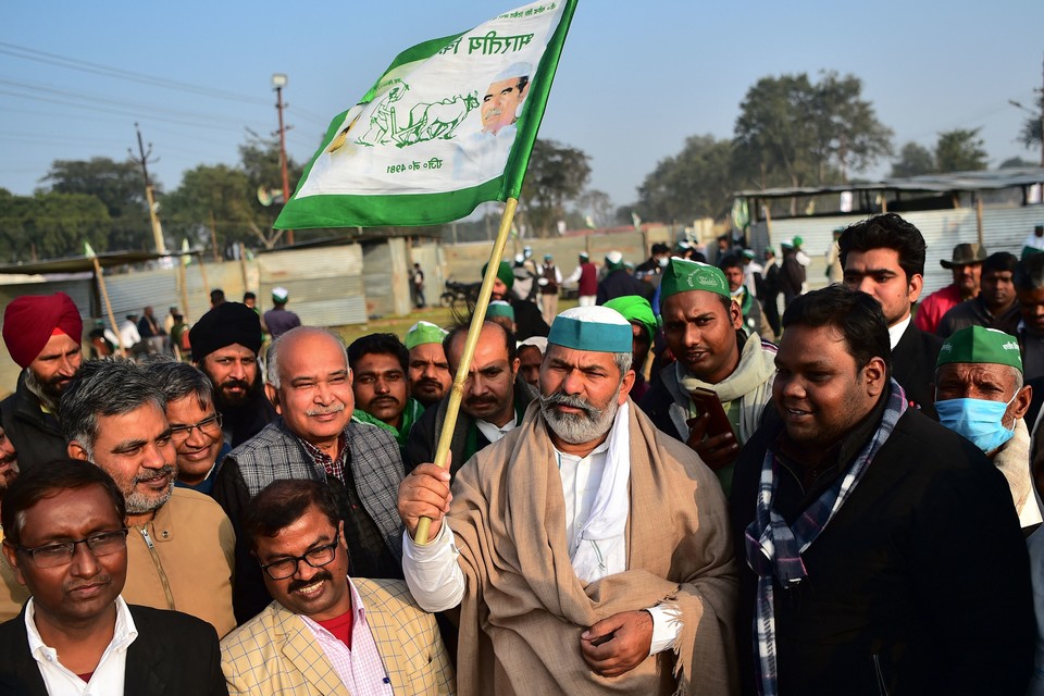 [사진=마스크를 쓰지 않고 종교 행사에 참가한 사람들, AFP/연합뉴스]