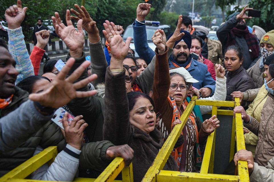 [사진=지방선거 유세에 모여든 군중들, AFP/연합뉴스]