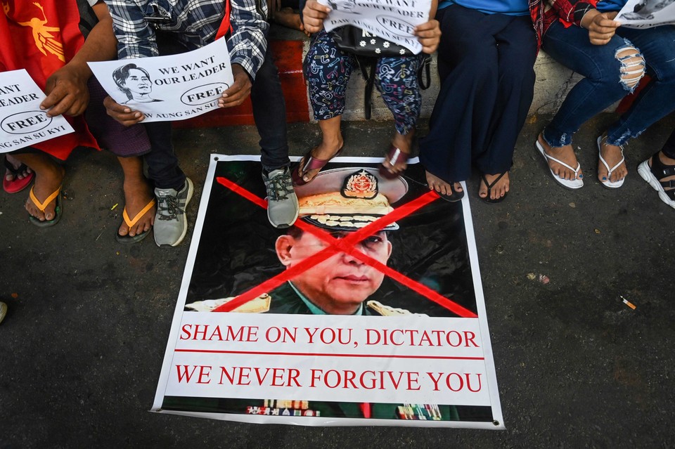 [사진=미얀마 시민들의 저항, AFP/연합뉴스]