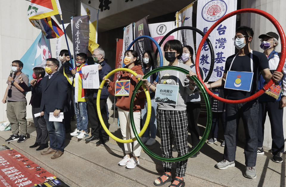 [사진=베이징 동계 올림픽 보이콧 촉구하는 대만 인권단체 회원들.타이베이 AP/연합뉴스]