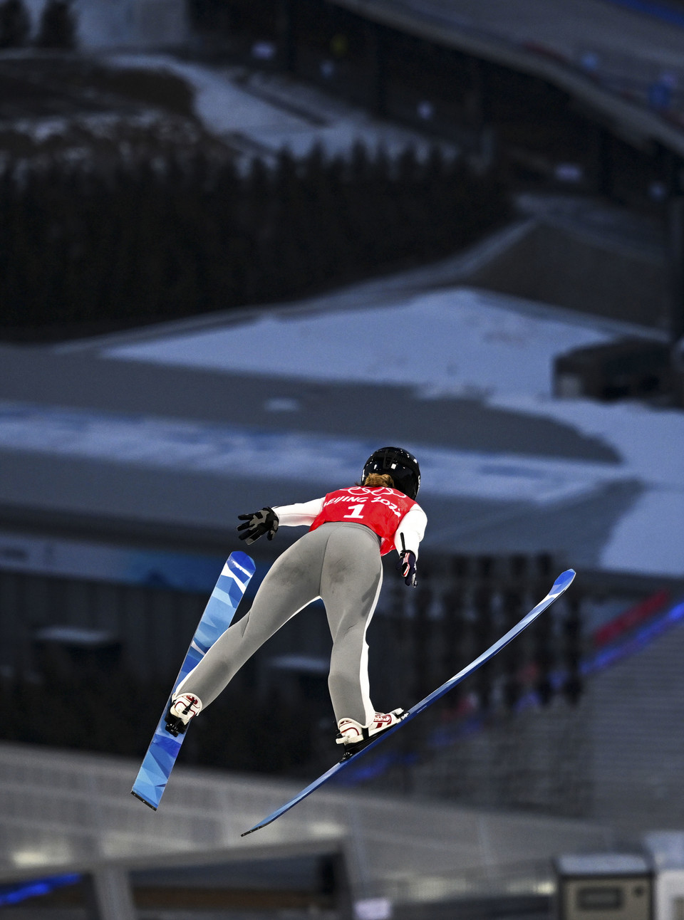 [사진=미국 안나 호프만 선수의 활강 장면, 신화통신/연합뉴스]