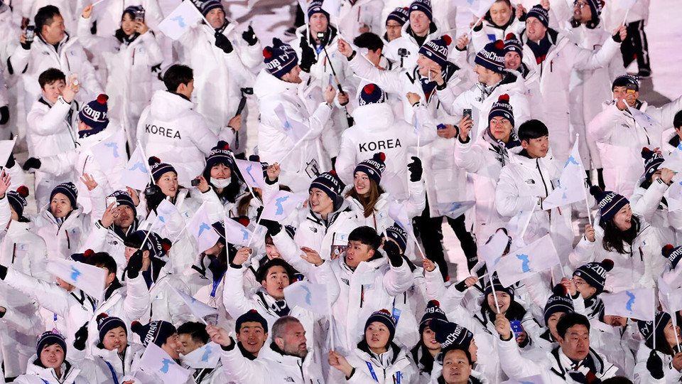 [사진=2018년 평창 동계올림픽 당시 남북 선수단 공동 입장 모습, 연합뉴스]