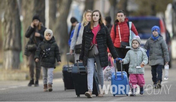 걸어서 국경으로[사진=우크라이나 국립세무종합대 학생들, 최광순 교수]