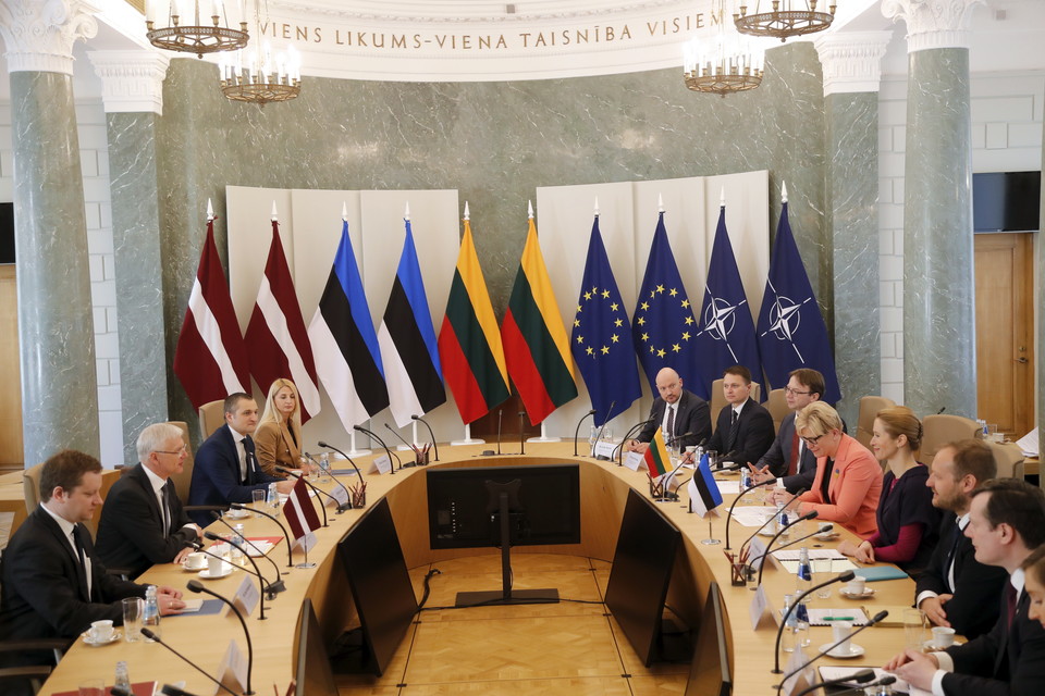 발트3국 대표들이 EU, 나토 담당자들과 에너지 안보에 대해 논의하고 있다. [사진=EPA/연합뉴스]