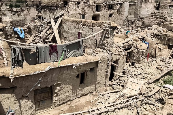 지진 발생으로 손상된 가옥 [사진=AFP/연합뉴스]