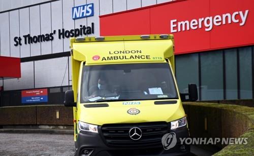 사진=영국 앰뷸런스 진로 방해 운전자 3년 면허 정지(기사와 직접 관련 없음)/EPA 연합뉴스 제공