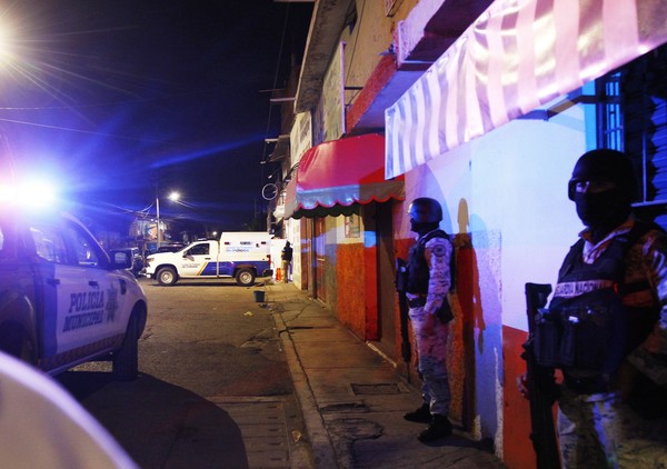 사진= 지난달 멕시코 과나후아토 술집 총격 사건 현장 / 연합뉴스