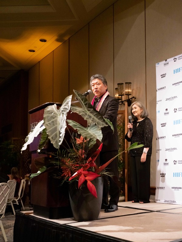 고레에다 히로카즈 ‘브로커’ 하와이국제영화제 비전 인 필름상 수상[사진=하와이국제영화제 제공]