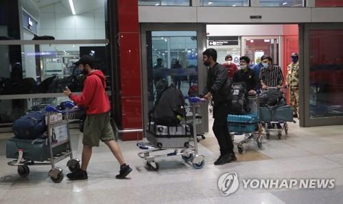사진=인도 뉴델리의 인디라간디국제공항/EPA, 연합뉴스