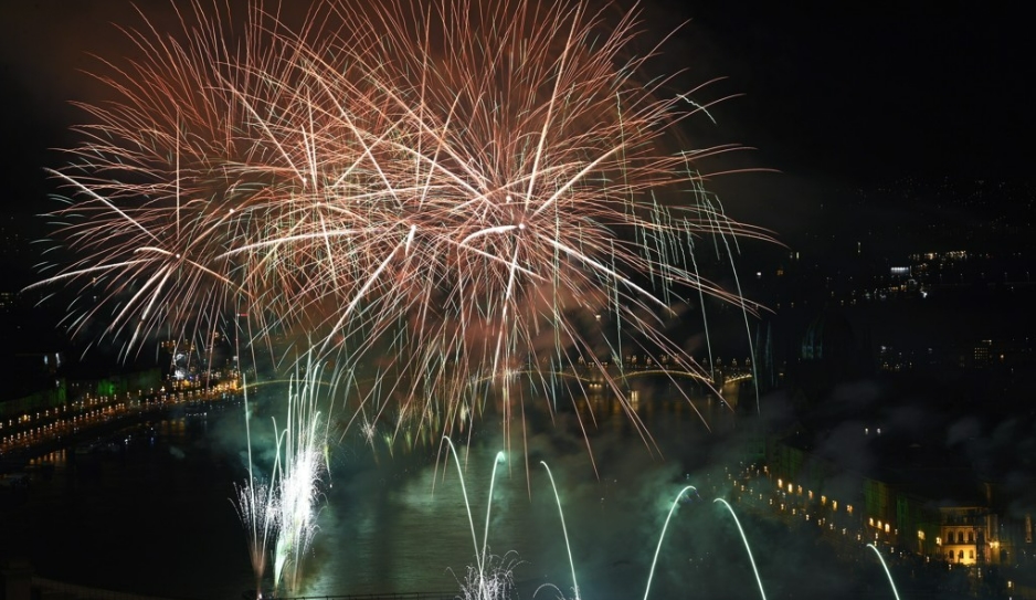 사진=헝가리 국경일 '성 이슈트반의 날' 2021년 불꽃놀이 행사/EPA, 연합뉴스 제공