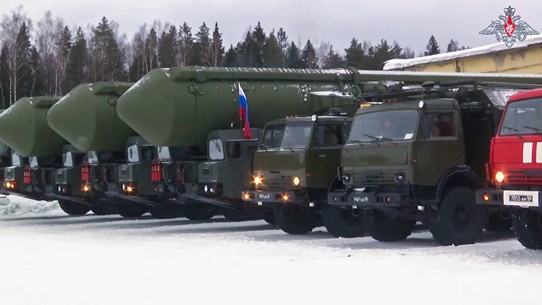 사진=지난 2월 27일 모스크바로 이송되는 RS-24 야르스 미사일의 모습/타스 통신/연합뉴스 제공
