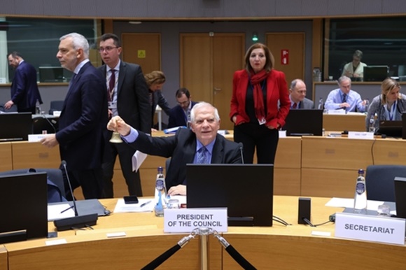 사진=지난 3월 20일(현지 시각) 브뤼셀에서 외교이사회를 주재 중인 호세프 보렐 EU 외교안보 고위대표. 이날 EU는 우크라이나에 155mm 포탄 100만 발을 추가 지원하는 데 합의했다.