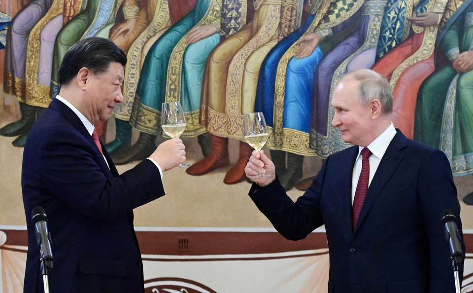 사진=모스크바서 건배하는 시진핑(왼쪽)과 푸틴(오른쪽)/로이터, 연합뉴스 제공