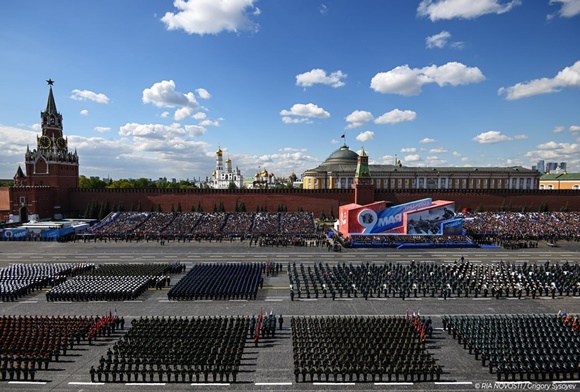 사진 = 지난 9일 모스크바 붉은 광장에서 열린 전승 기념일 행사의 보병 행렬 / 러시아 외무부 텔레그램
