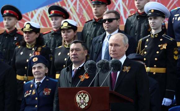 사진 = 열병식에서 연설하는 러시아 대통령 블라디미르 푸틴의 모습 / 러시아 외무부 텔레그램