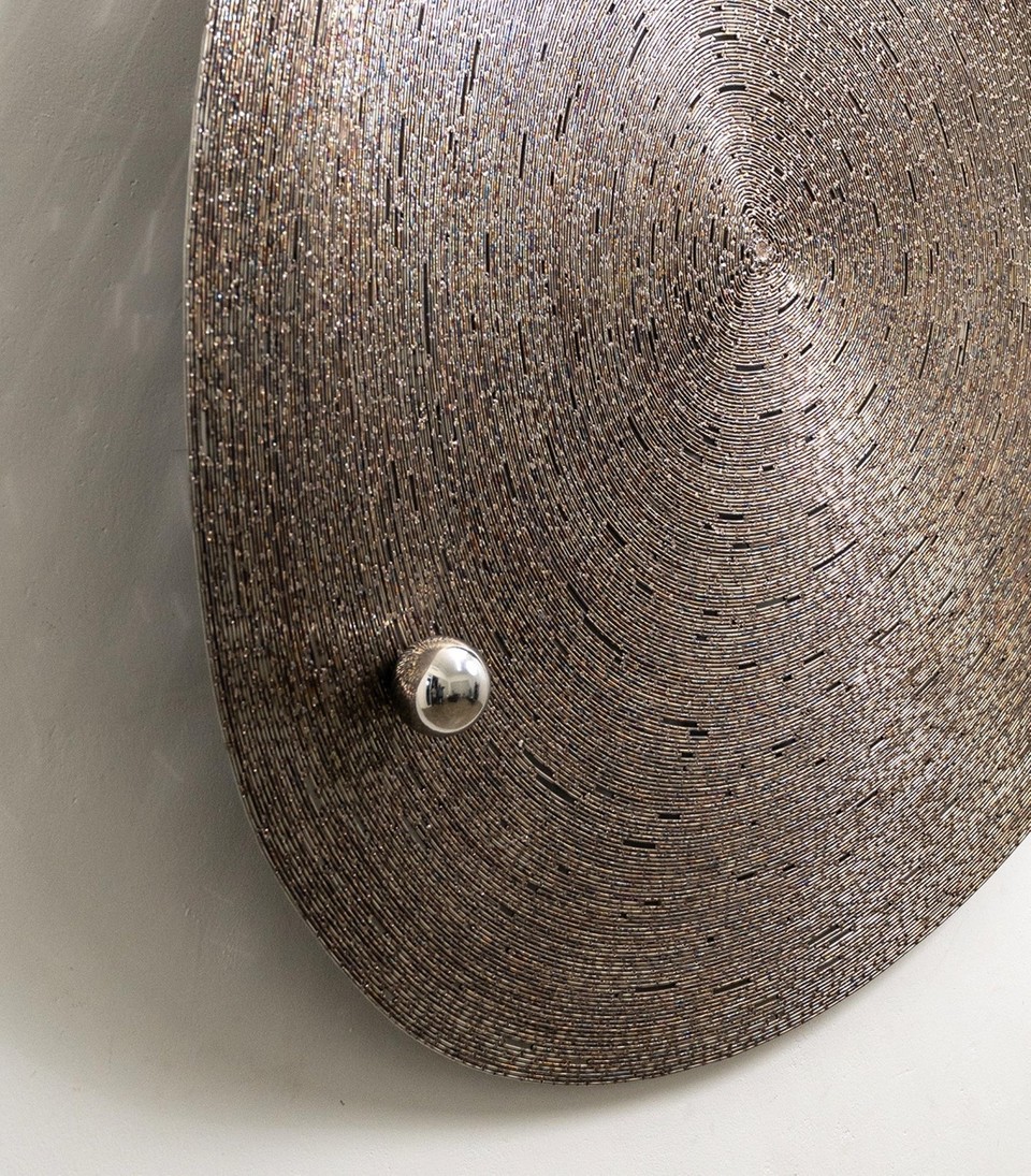 Contact-내 마음의 전파 망원경(detail). 130x135x25(D)cm. 스테인리스