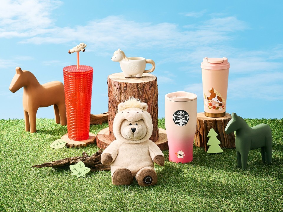 스타벅스, 패션 플랫폼 브랜드관에서 새해 기획 굿즈 첫 출시(사진=스타벅스)