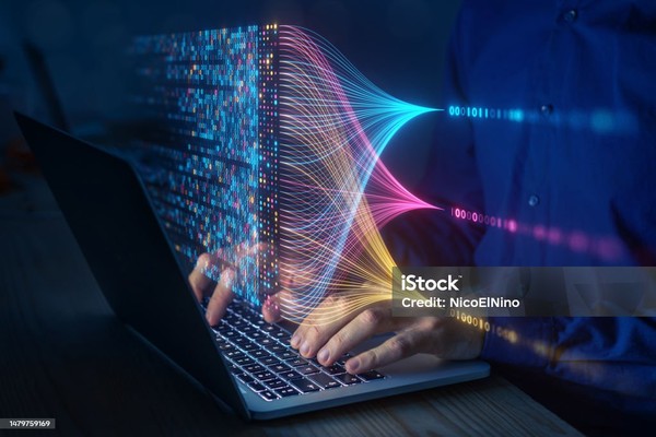 알고리즘의 첫 출발점은 데이터인데, 문제는 이 데이터가 ‘세상의 평균’을 담고 있지 않다는 점이다. 데이터는 언제나 수집된 세계를 반영한다. /사진=픽사베이