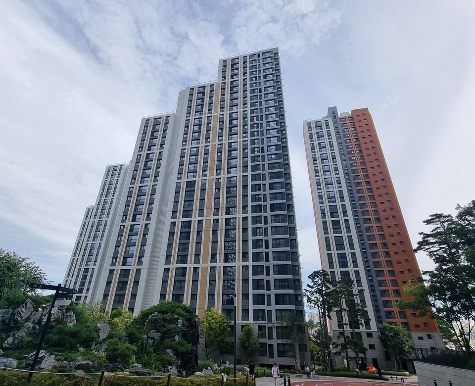 DL이앤씨) 내구성 향상 페인트를 적용한 e편한세상 시흥더블스퀘어 단지 전경(사진=DL이앤씨)