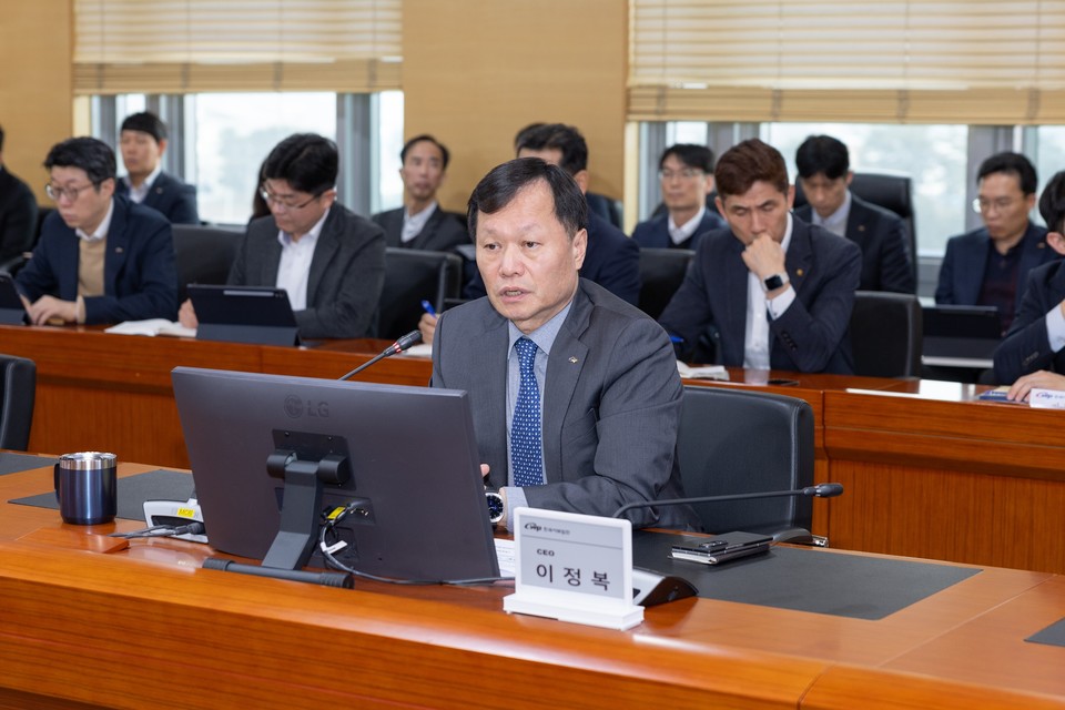 한국서부발전은 30일 충남 태안 본사에서 ‘2026년도 제1차 최고경영자(CEO) 청렴 액션플랜 전략회의’를 개최했다고 밝혔다. 사진은 이정복 서부발전 사장이 회의를 주재하는 모습(사진=한국서부발전)